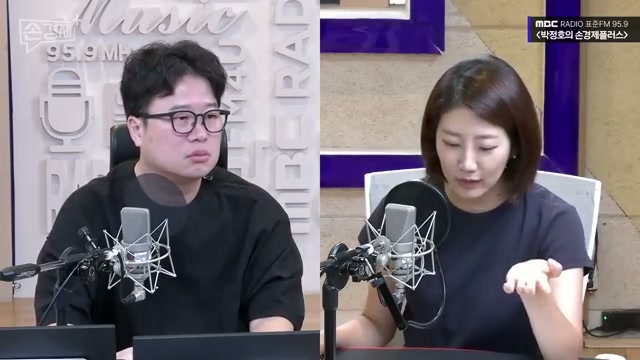 장면 2 — AI 활용에 따른 생산성 격차를 설명하는 장면