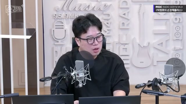 장면 3 — AI 사용을 업무 역량으로 평가하는 변화를 설명하는 장면