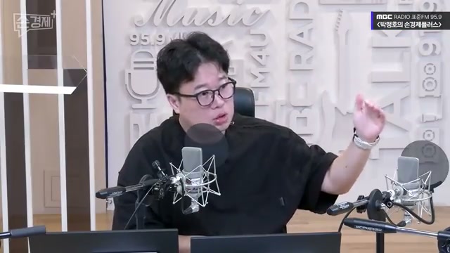장면 4 — 전 직장에서 AI 에이전트를 어떻게 썼는지 묻는 장면