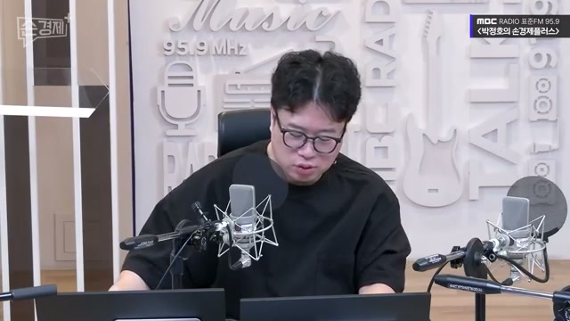 장면 8 — AI 활용이 직원 간 차이를 키우는 이유를 설명하는 장면