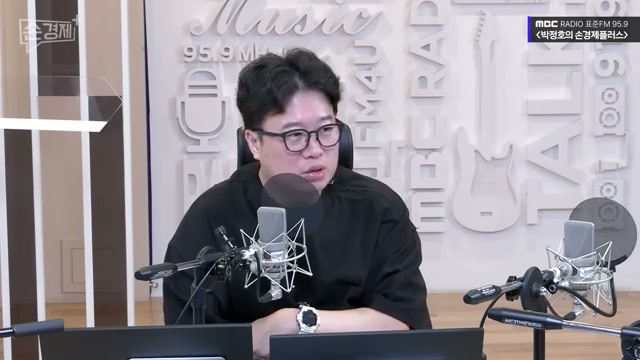 장면 10 — AI가 연구 탐색을 쉽게 만드는 동시에 경험을 줄일 수 있음을 말하는 장면