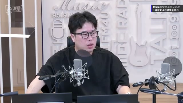 장면 13 — 여러 AI 에이전트로 가상 부서를 구성하는 장면