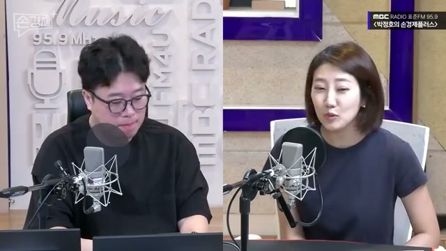 장면 17 — AI의 공감과 인간의 실제 감정을 대비하는 장면