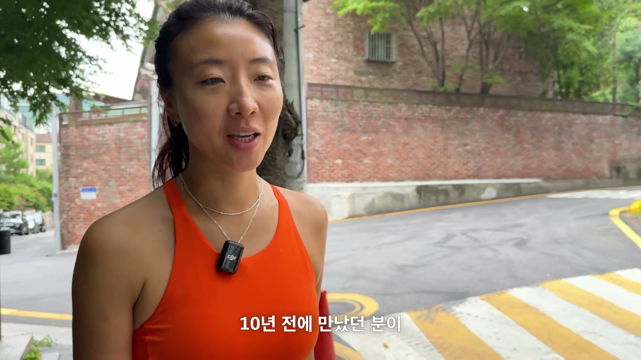 장면 3 — 아침 루틴과 에너지를 이야기하는 화자