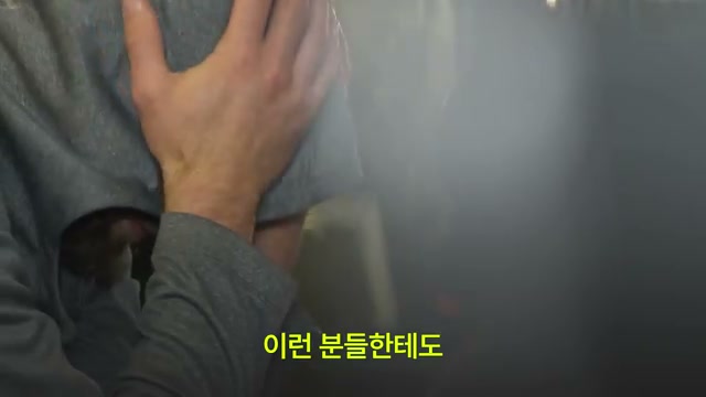 장면 17 — 다시 우울해지는 사람에게도 운동이 도움이 되는지 묻는 장면
