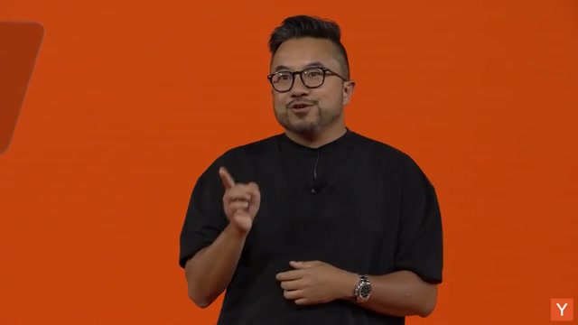 장면 1 — 스피노자 이야기로 발표를 여는 Garry Tan
