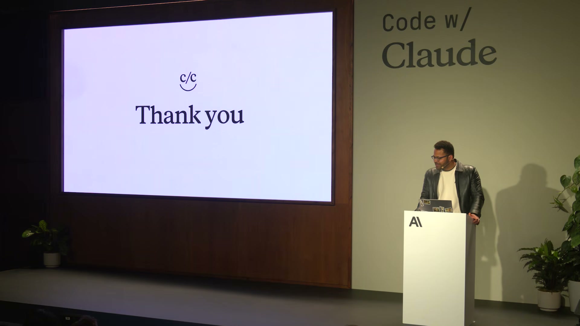 장면 15 — "c/c" 로고와 "Thank you" 클로징 슬라이드