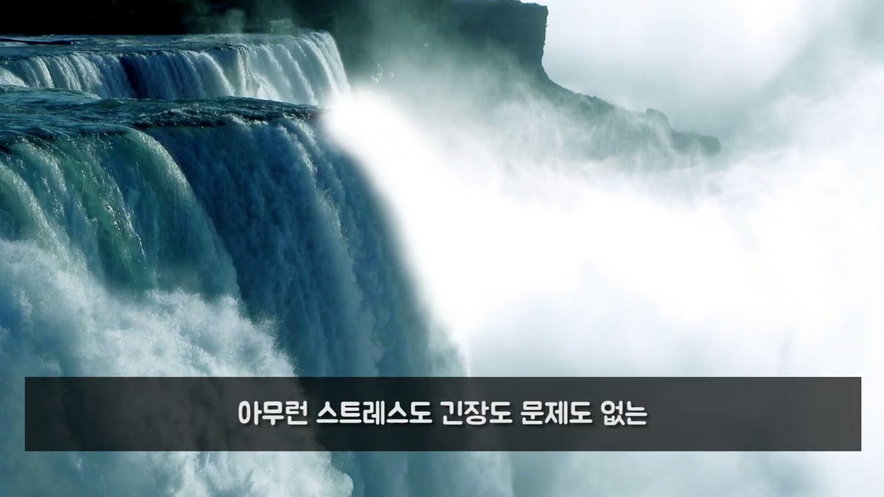 장면 8 — 눈앞에 놓인 것을 다루라는 문구와 차량 장면